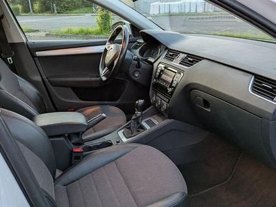 Weiß Gebraucht 2014 Skoda Octavia Elegance Kombi | 8.400 € (Fairer Preis)