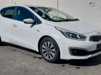 Begagnad Kia Ceed DREAM-TEAM Edition 136 HK (100 kW) 2016 Vit Halvkombi
