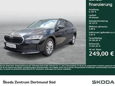 Gebraucht Skoda Superb Essence 150 PS (110 kW) 2025 Ebony schwarz metallic Kombi