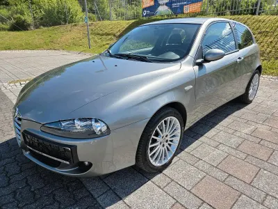 Gebraucht Alfa Romeo 147 105 PS (77 kW) 2006 Silber Kleinwagen