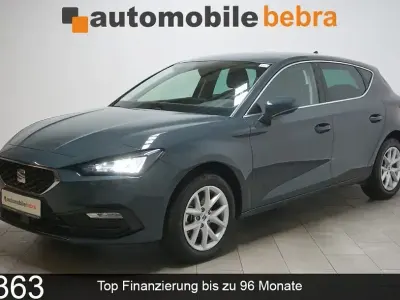 Używany Seat Leon Style 116 KM (85 kW) 2025 Niebieski Sedan/Limuzyna