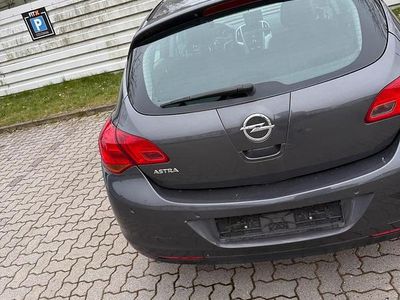 Gebraucht Opel Astra 115 PS (84 kW) 2010 Grau Limousine