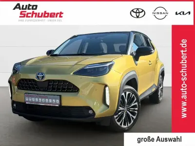 Gebraucht Toyota Yaris Elegant 116 PS (85 kW) 2022 5c2)/ black (202) (gold Kleinwagen