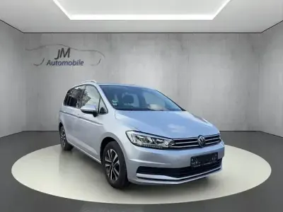 Używany VW Touran United 150 KM (110 kW) 2020 Srebrny Minivan
