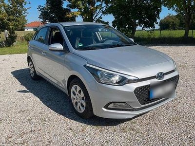 Gebraucht Hyundai i20 Active 84 PS (61 kW) 2017 Silber Limousine
