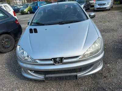 Gebraucht Peugeot 206 CC Platinum 109 PS (80 kW) 2003 Silber Cabrio