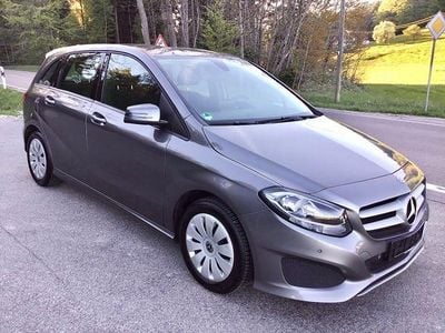 Usata Mercedes B180 109 CV (80 kW) 2017 Grigio Monovolume