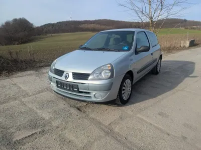 Gebraucht Renault Clio 75 PS (55 kW) 2004 Silber Kleinwagen