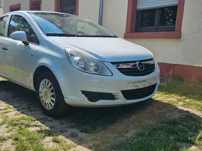 Gebraucht Opel Corsa 90 PS (66 kW) 2009 Weiß Kleinwagen