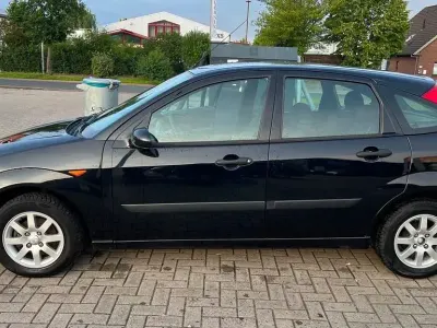 Gebraucht Ford Focus 101 PS (74 kW) 2002 Schwarz Limousine