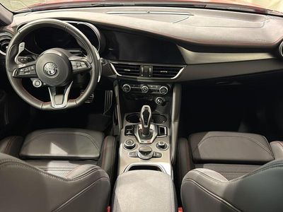 Rot Gebraucht 2023 Alfa Romeo Giulia Competizione Limousine | 34.880 € (Guter Preis)