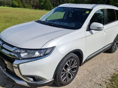 Begagnad Mitsubishi Outlander 150 HK (110 kW) 2016 Vit SUV