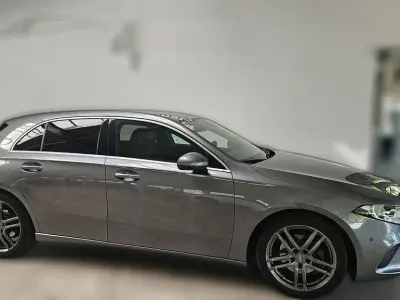 Gebraucht Mercedes A200 163 PS (119 kW) 2018 Grau metallic