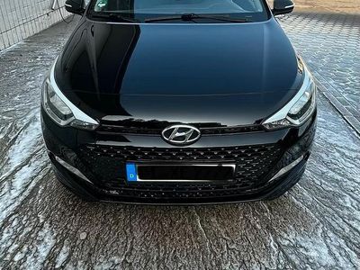 Gebraucht Hyundai i20 90 PS (66 kW) 2017 Schwarz Kleinwagen
