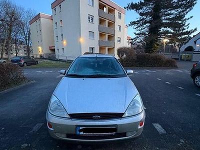Grau Gebraucht 2001 Ford Focus Kombi | 1.399 € (Fairer Preis)