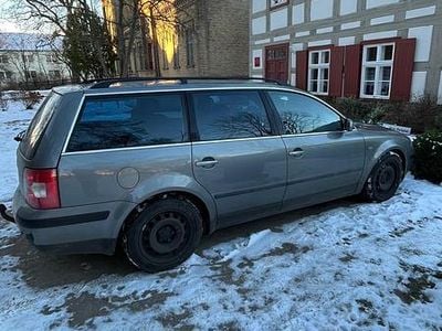 Grau Gebraucht 2002 VW Passat Kombi | 950 € (Guter Preis)