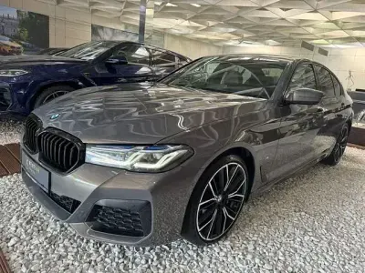 Gebraucht BMW 530 M Sport 245 PS (180 kW) 2023 Grau Limousine