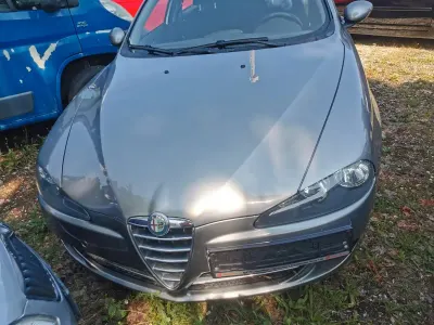 Gebraucht Alfa Romeo 147 117 PS (86 kW) 2008 Grau Kleinwagen
