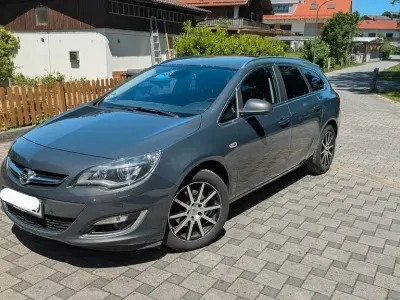 Gebraucht Opel Astra Edition 165 PS (121 kW) 2014 Kombi