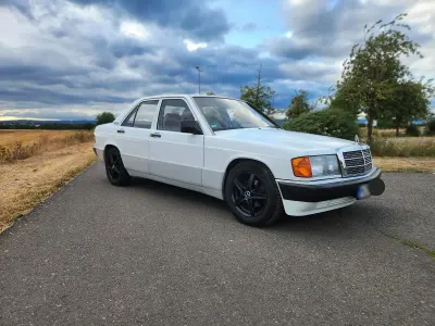 Gebraucht Mercedes 190 118 PS (86 kW) 1990 Weiß Limousine
