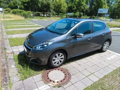 Gebraucht Peugeot 208 Style 83 PS (61 kW) 2018 Grau Kleinwagen