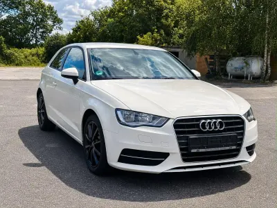 Gebraucht Audi A3 105 PS (77 kW) 2014 Weiß Limousine