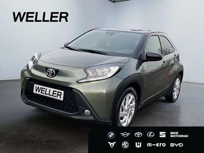 Gebraucht Toyota Aygo 72 PS (52 kW) 2022 Cardamon green / night sky black (gruen) Kleinwagen