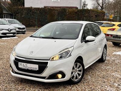 Gebraucht Peugeot 208 Active 82 PS (60 kW) 2016 Weiß Kleinwagen