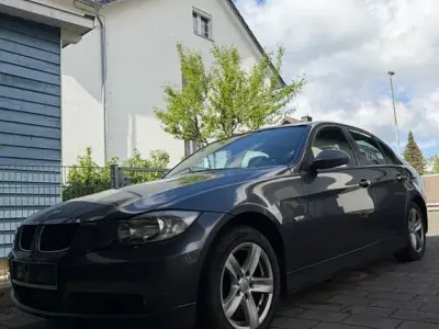 Gebraucht BMW 318 Basis 129 PS (94 kW) 2007 Silber Limousine
