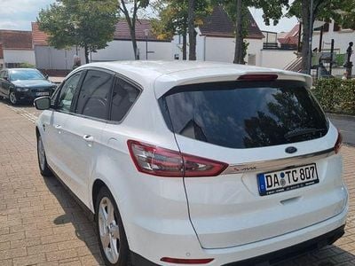 Gebraucht Ford S-MAX Titanium 179 PS (131 kW) 2017 Weiß Van / Kleinbus