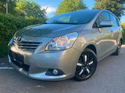 Gebraucht Toyota Verso Life 147 PS (108 kW) 2013 Silber Van / Kleinbus