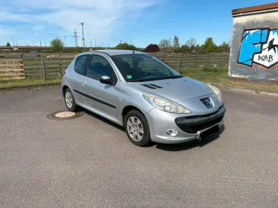 Gebraucht Peugeot 206+ 60 PS (44 kW) 2009 Grau Kleinwagen