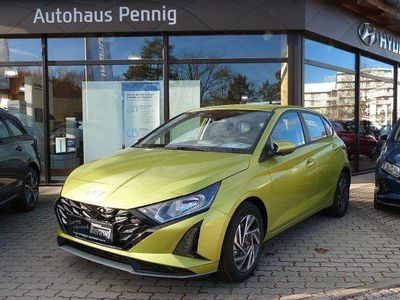 Neu Hyundai i20 Trend 101 PS (74 kW) 2025 Grün Limousine