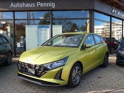 Grün Neu 2025 Hyundai i20 Trend Limousine | 22.690 € (Etwas zu teuer)