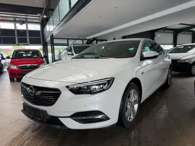 Gebraucht Opel Insignia Innovation 170 PS (125 kW) 2019 Weiß Limousine