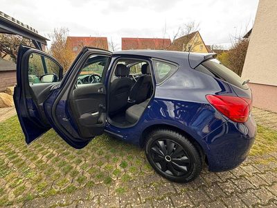 Gebraucht Opel Astra Design Edition 101 PS (74 kW) 2011 Blau Limousine