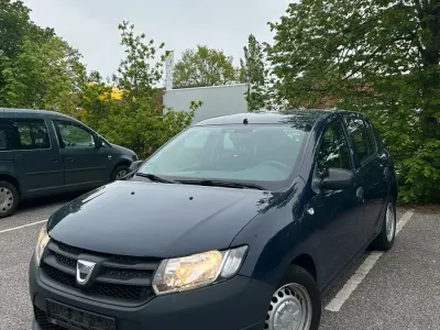 Używany Dacia Sandero 75 KM (55 kW) 2014 Niebieski Hatchback