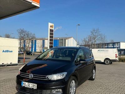 Schwarz Gebraucht 2016 VW Touran Highline Van / Kleinbus | 10.000 € (Etwas zu teuer)
