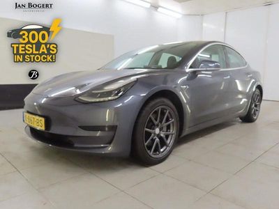 Grau Gebraucht 2020 Tesla Model 3 Standard Range Limousine | 19.900 € (Guter Preis)