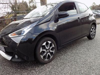 Second-hand Toyota Aygo X-play 72 CP (52 kW) 2019 Negru Hatchback