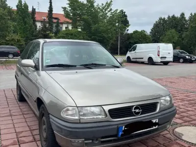 Gebraucht Opel Astra 74 PS (54 kW) 1996 Silber Kleinwagen