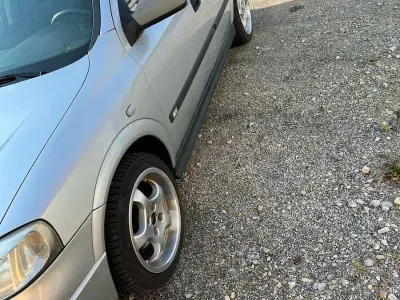 Używany Opel Astra Comfort 84 KM (61 kW) 2001 Srebrny Sedan/Limuzyna