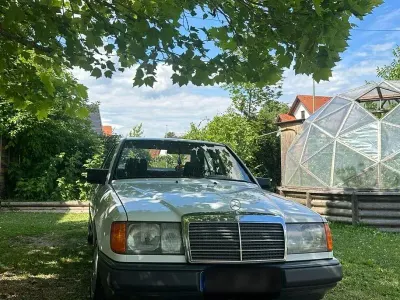 Gebraucht Mercedes 200 75 PS (55 kW) 1987 Weiß Limousine