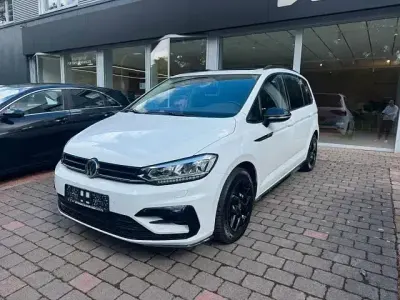 Gebraucht VW Touran Highline 168 PS (123 kW) 2019 Weiß Van / Kleinbus