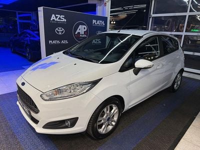 Gebraucht Ford Fiesta Celebration 101 PS (74 kW) 2016 Weiß Kleinwagen