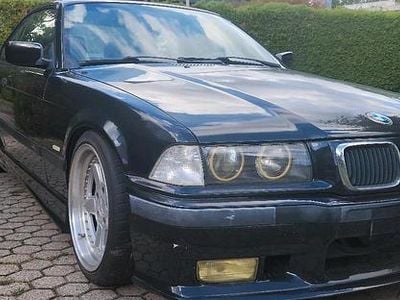BMW 323