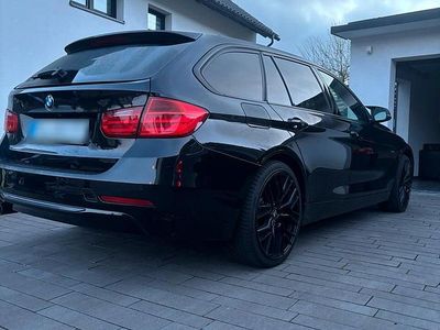 Gebraucht BMW 320 Sport Line 186 PS (136 kW) 2013 Schwarz Kombi