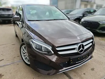 Gebraucht Mercedes B200 136 PS (100 kW) 2015 Braun Van / Kleinbus