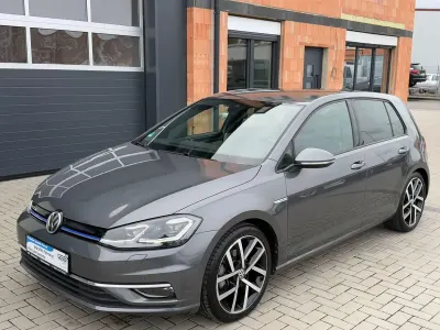 Gebraucht VW Golf VII Highline 131 PS (96 kW) 2019 Grau Limousine