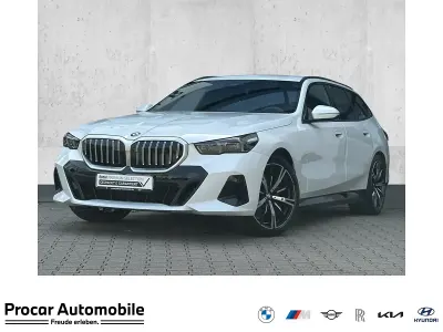 Gebraucht BMW 520 M Sport 197 PS (144 kW) 2025 Mineralweiß Kombi